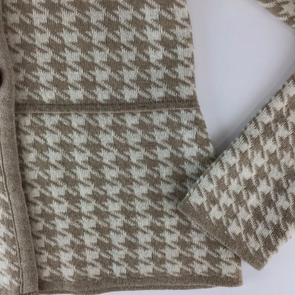 A. IDA Made in Italy Houndstooth Tan Button Down Sweater | Medium